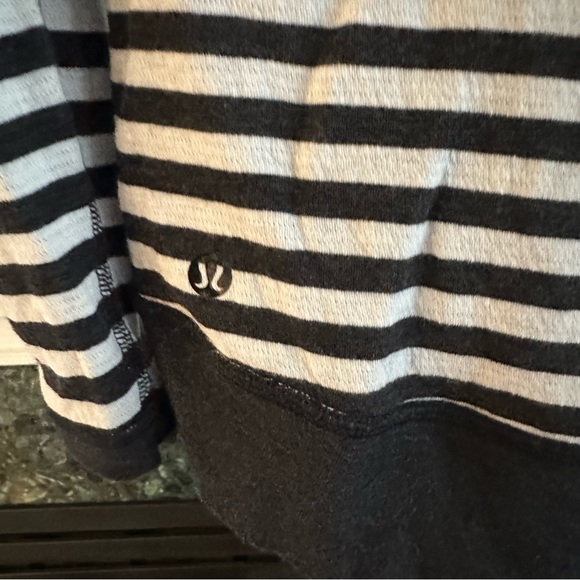 Lululemon In A Cinch Long Sleeve Tee Heathered Black size 6 - Picture 5 of 8